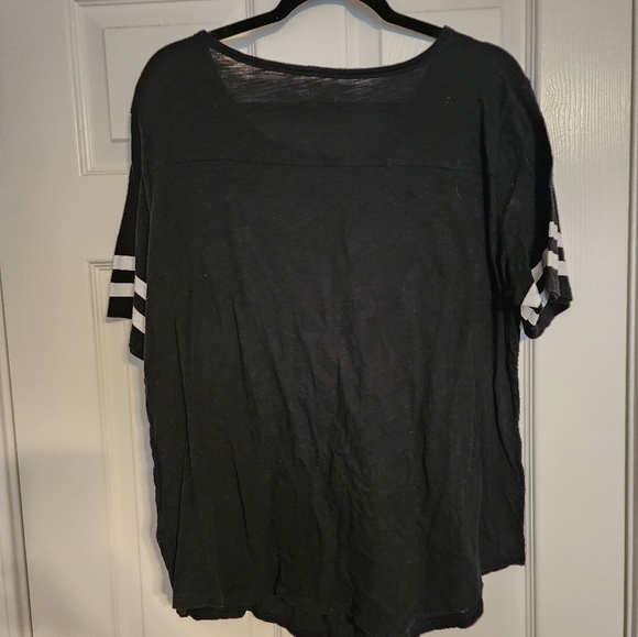 Old navy baseball style t-shirts - Picture 3 of 6